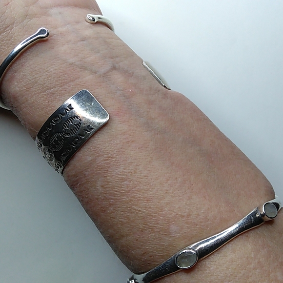 VINTAGE Signed Native American Navajo Sterling Silver Wide Cuff Bracelet - Picture 14 of 16